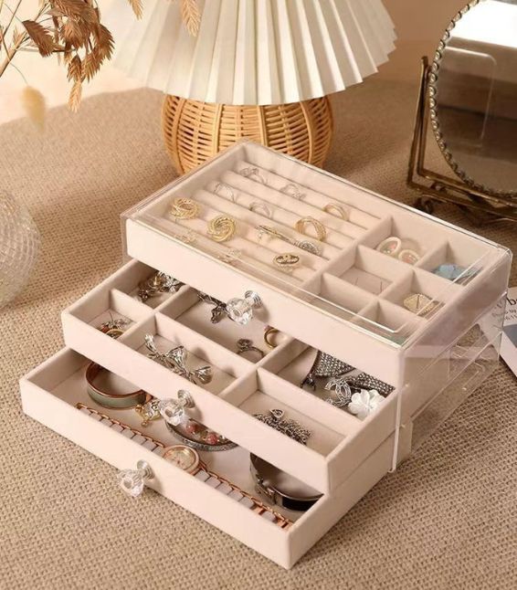منظم مجوهرات قطيفة بـ 3 أدراج للنساء | Velvet Jewelry Organizer with 3 Drawers